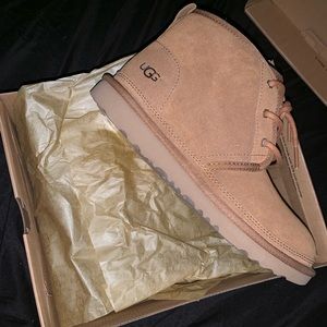 UGG Neumel II Boot. Size 6 in boys.